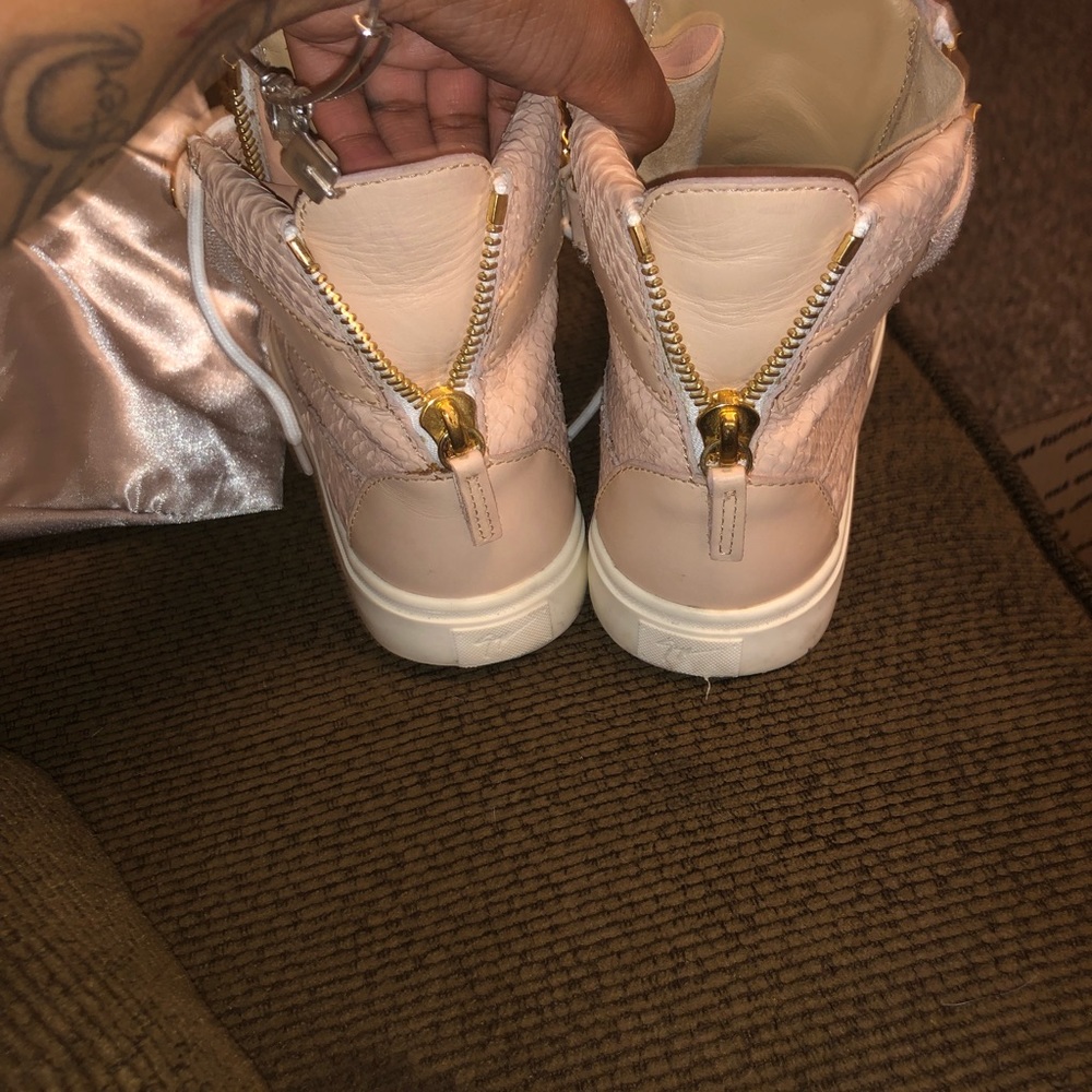 Women Giuseppe shoes size 38 ! Authentic